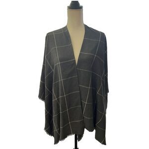 Moss Rose gray and white shawl one size warm soft excellent pre-owned condition